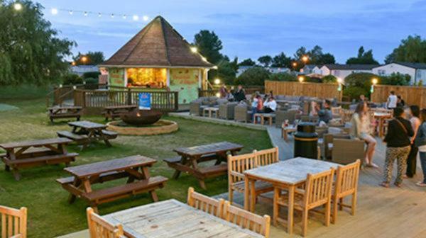 Hotel Gold Standard Caravan On South View Park Skegness Exterior foto